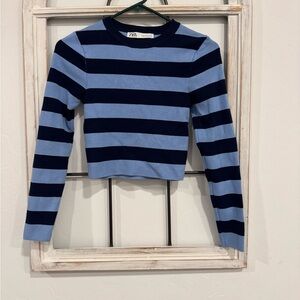 Zara Women's Navy and Light Blue Striped Crop Top